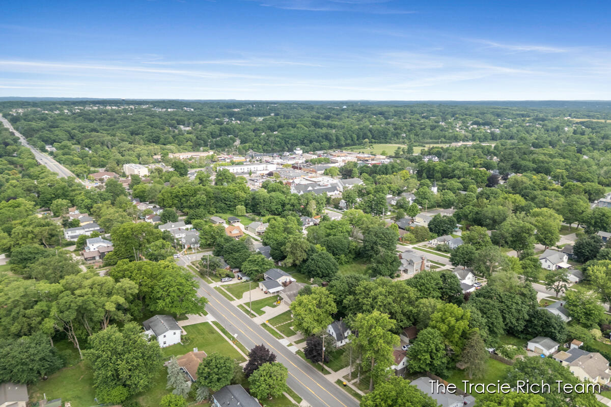 227 E Division Street NE Rockford MI 49341