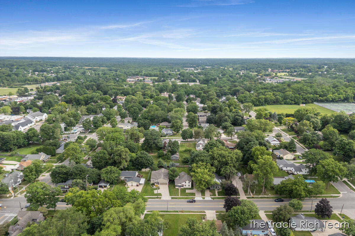 227 E Division Street NE Rockford MI 49341