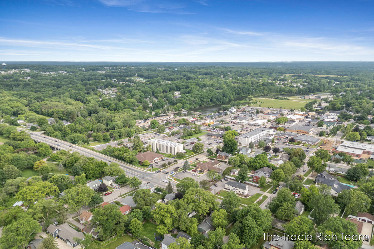 227 E Division Street NE Rockford MI 49341
