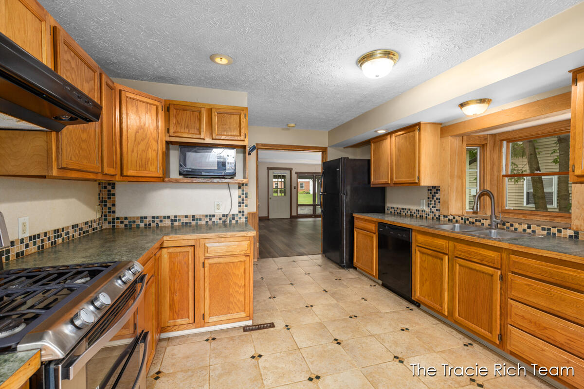 227 E Division Street NE Rockford MI 49341