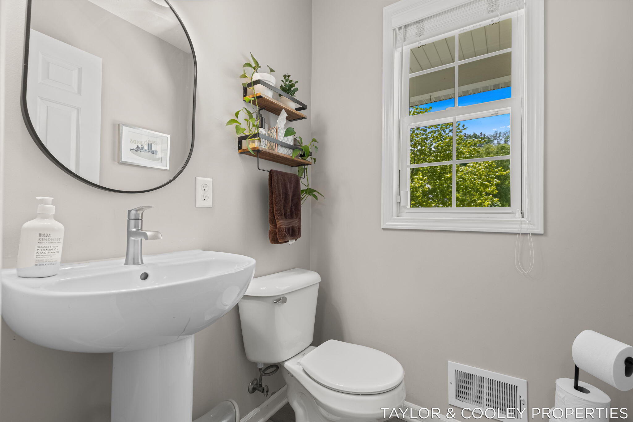 5616 Highbury Drive SE Ada MI 49301