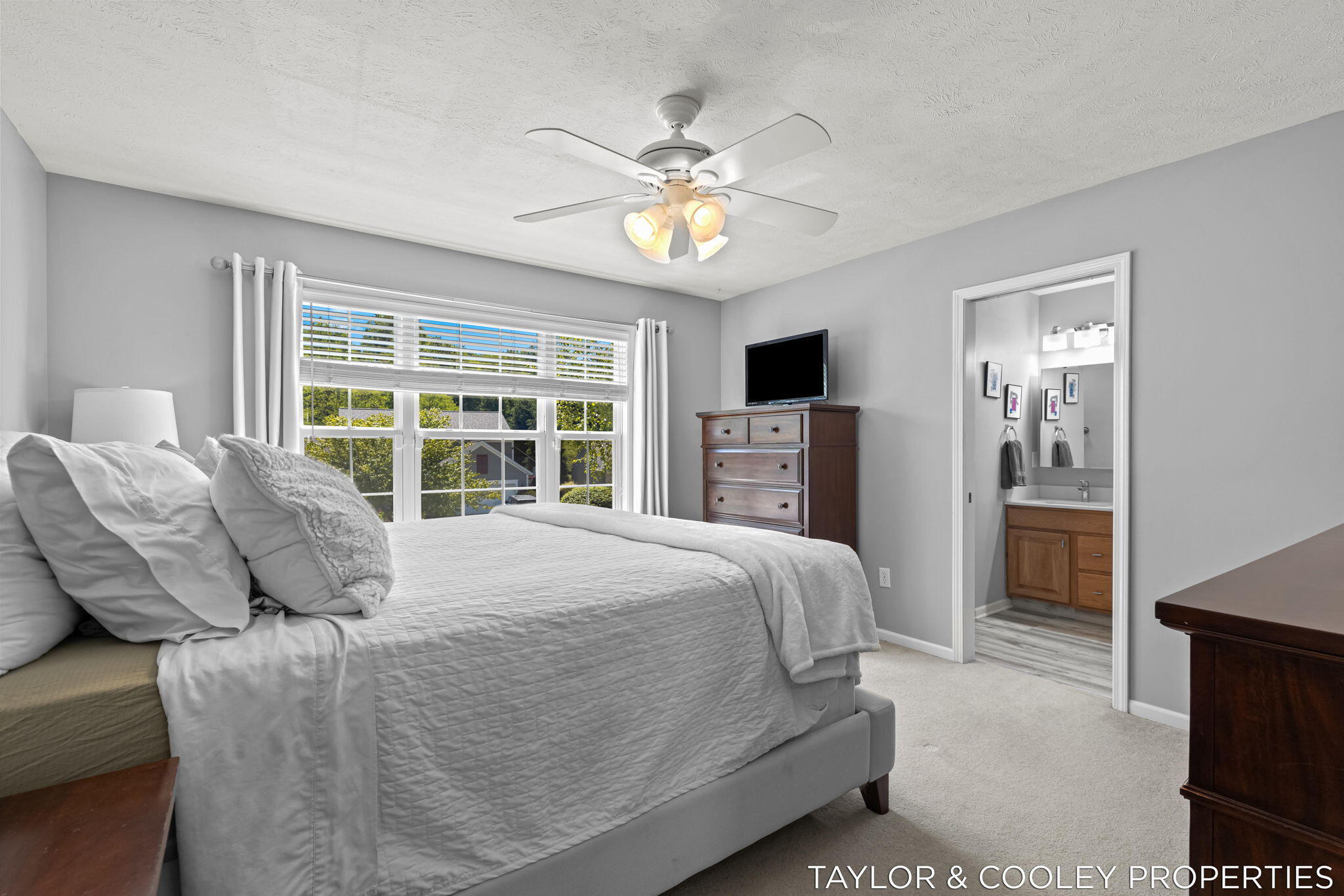 5616 Highbury Drive SE Ada MI 49301
