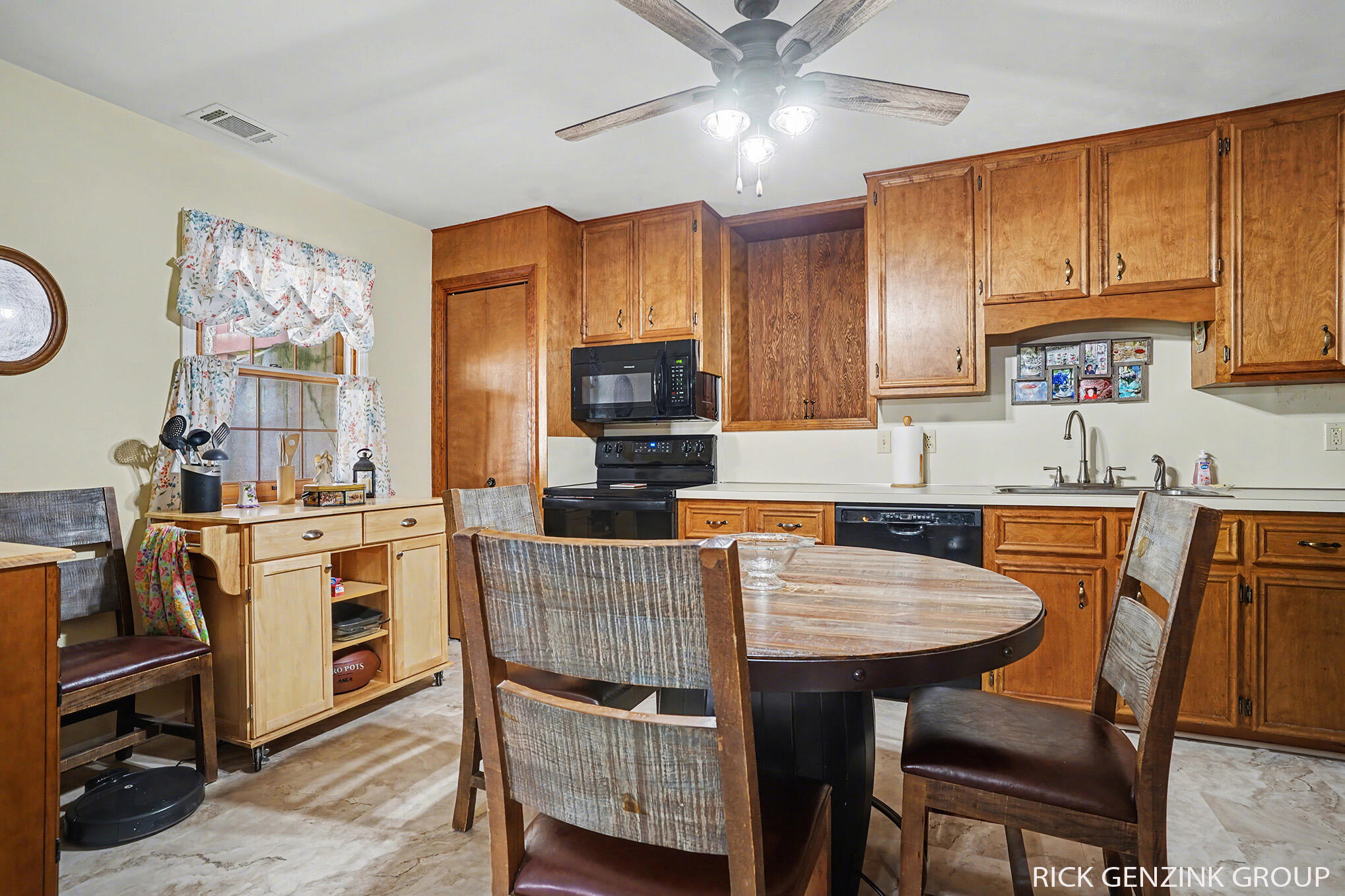 6260 Pine Crest Drive Zeeland MI 49464