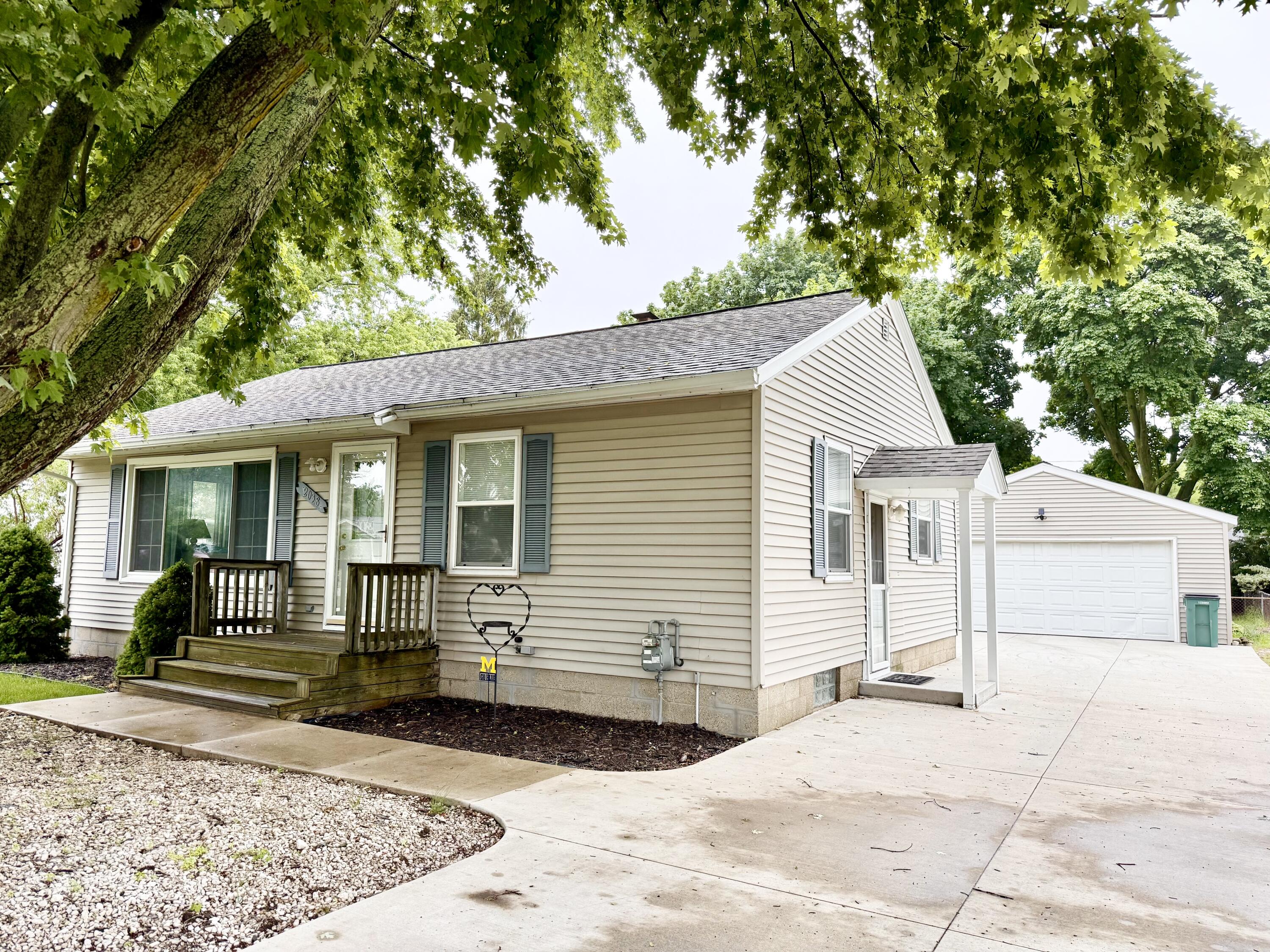 2038 Columbus Avenue Muskegon MI 49441