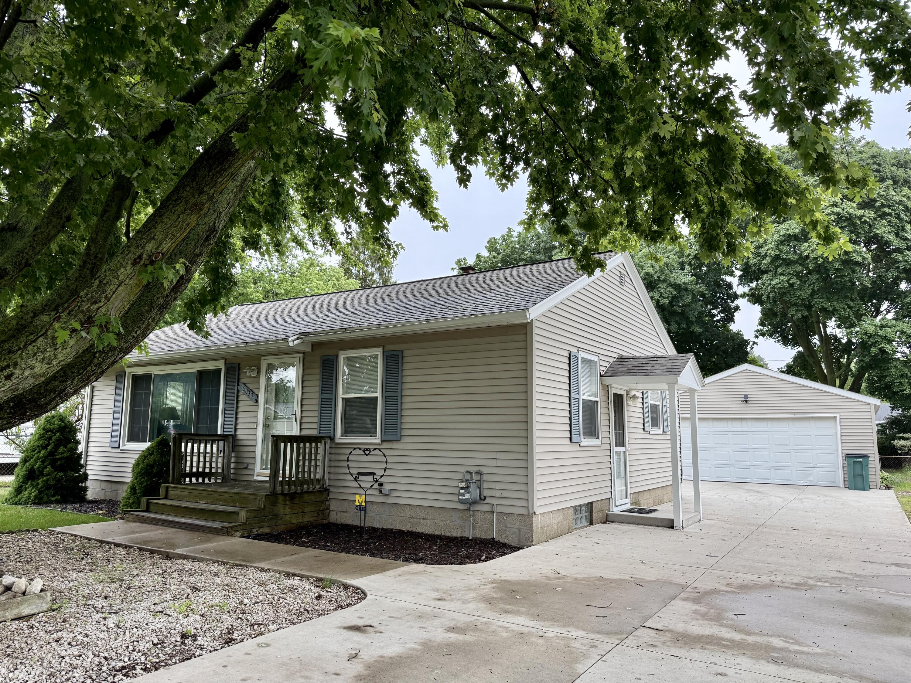 2038 Columbus Avenue Muskegon MI 49441