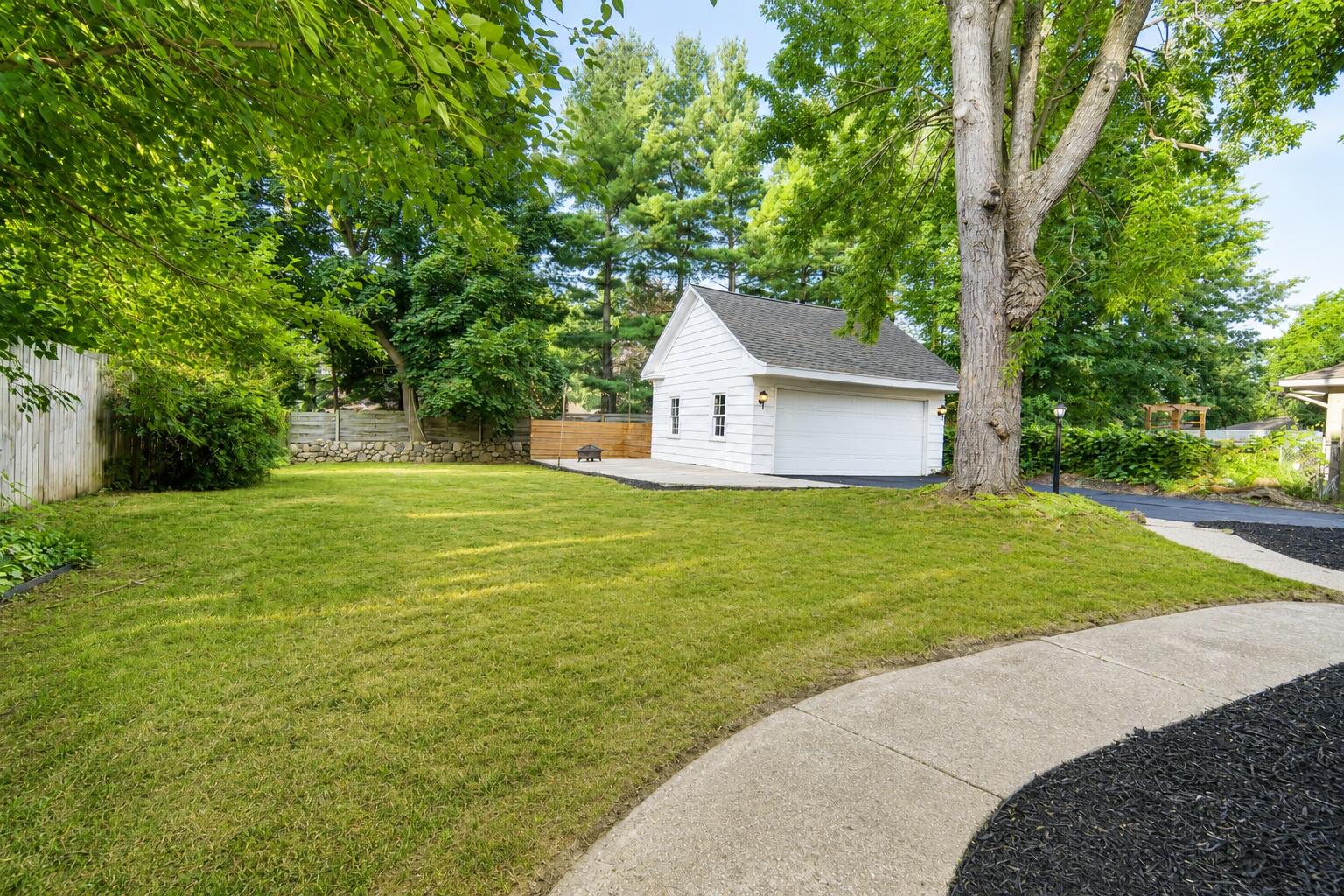 524 3 Mile Road NE Grand Rapids MI 49505