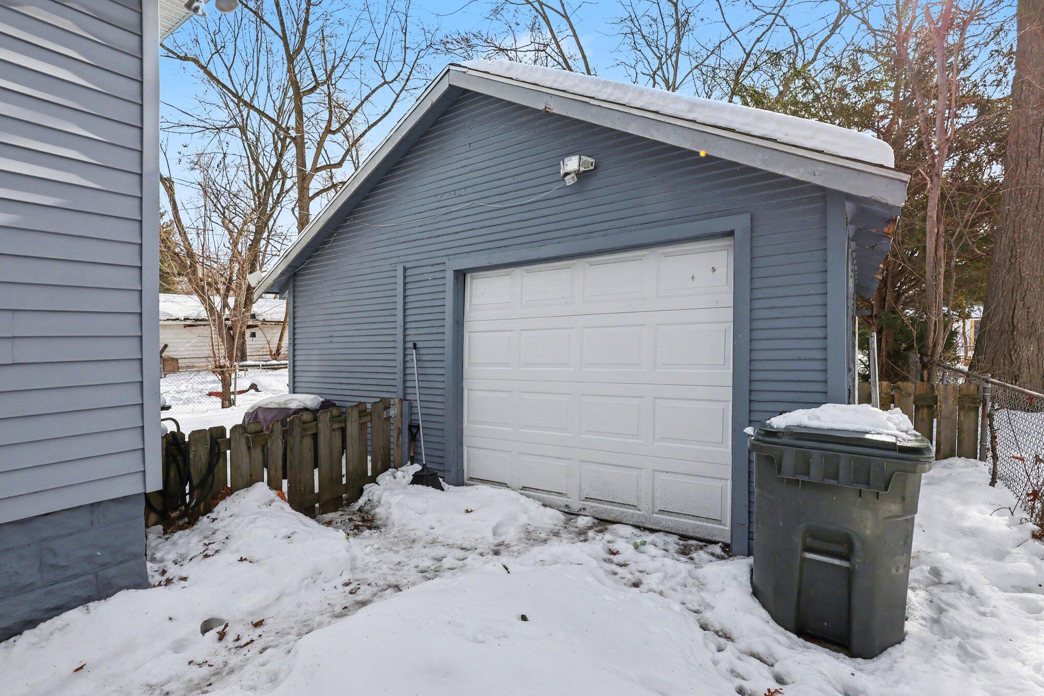 889 Fleming Avenue Muskegon MI 49442