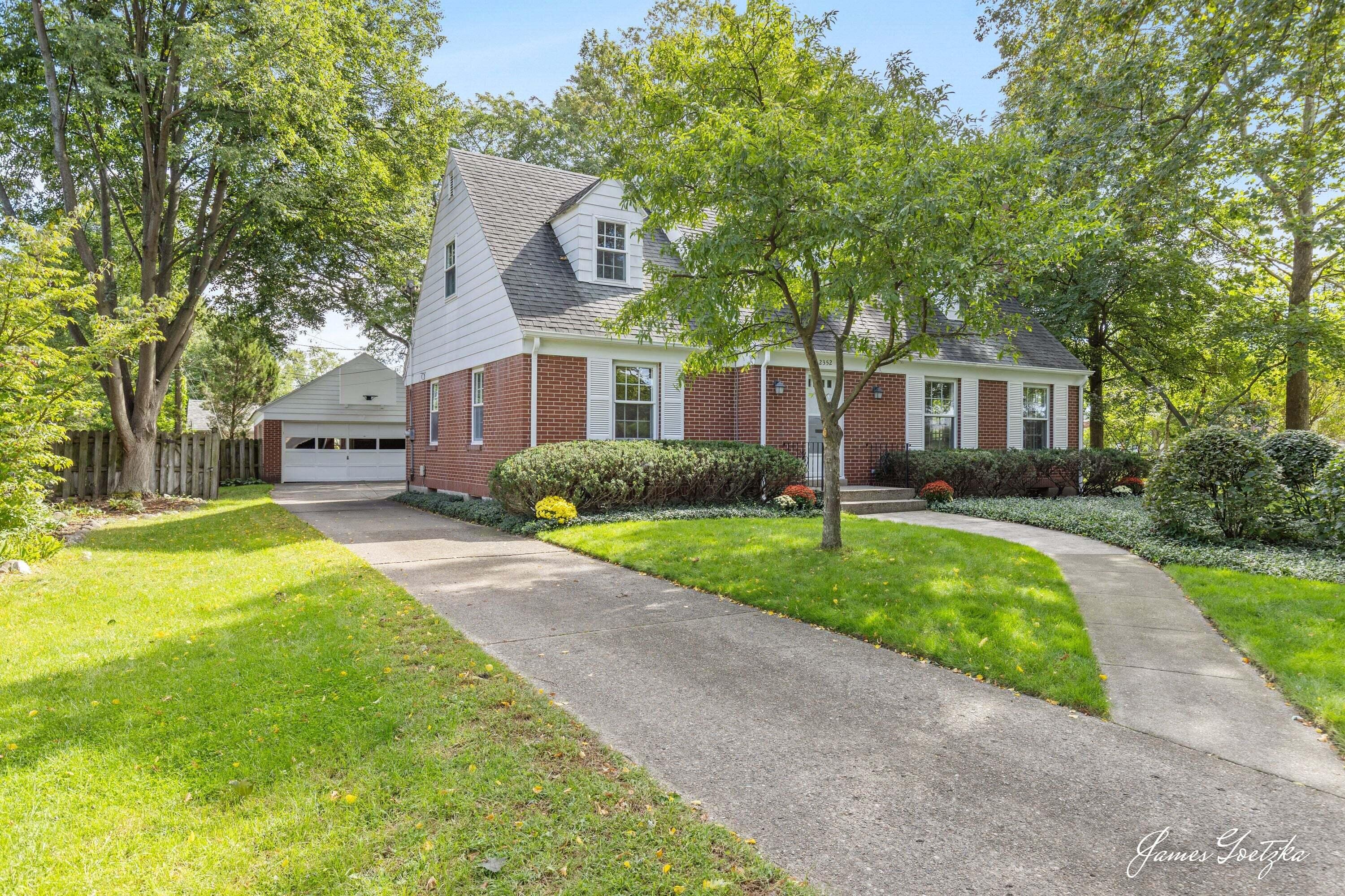 2352 SE Jefferson Drive SE Grand Rapids MI 49507