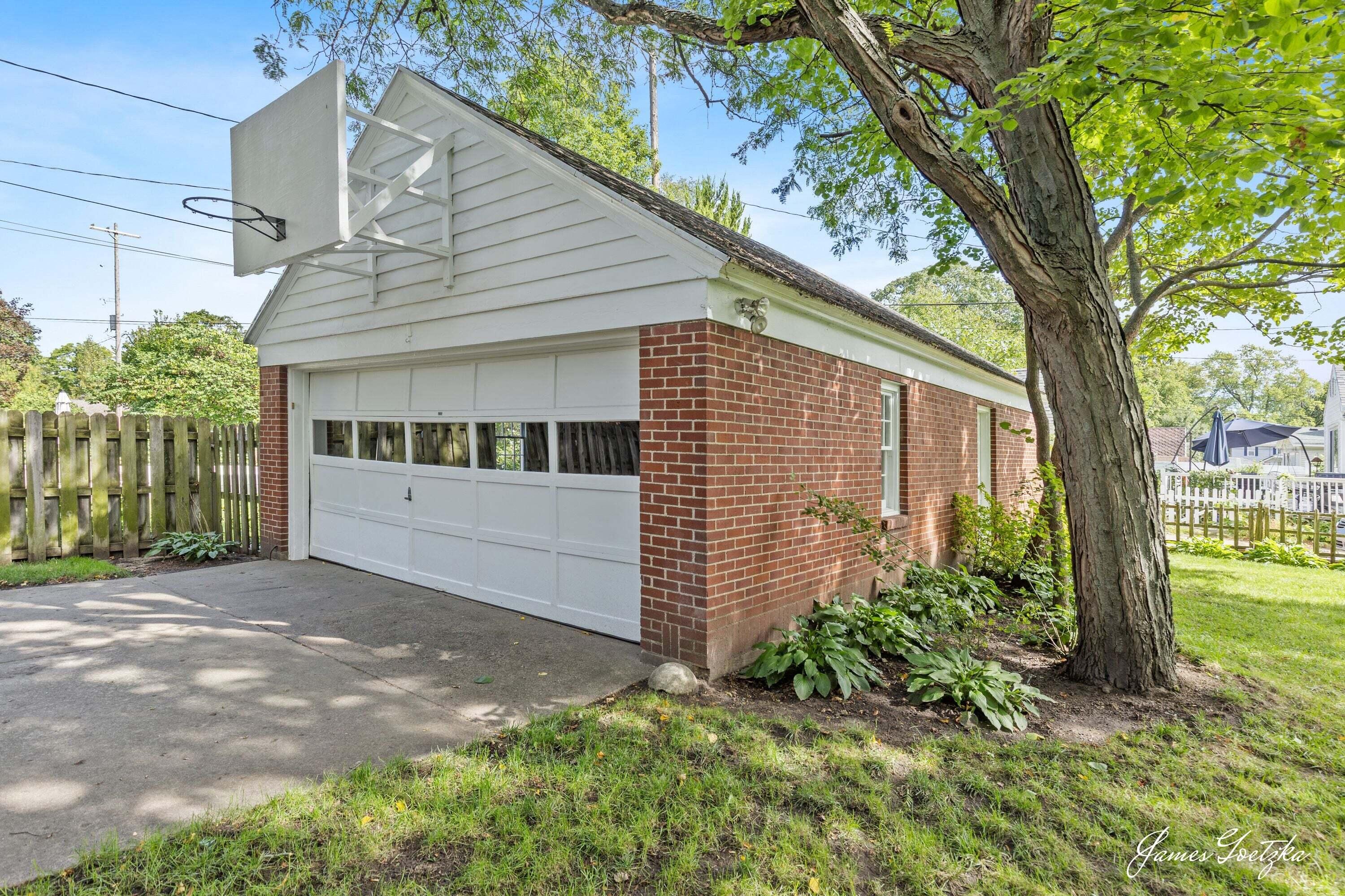 2352 SE Jefferson Drive SE Grand Rapids MI 49507
