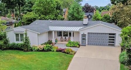 818 Iroquois Drive SE Grand Rapids MI 49506