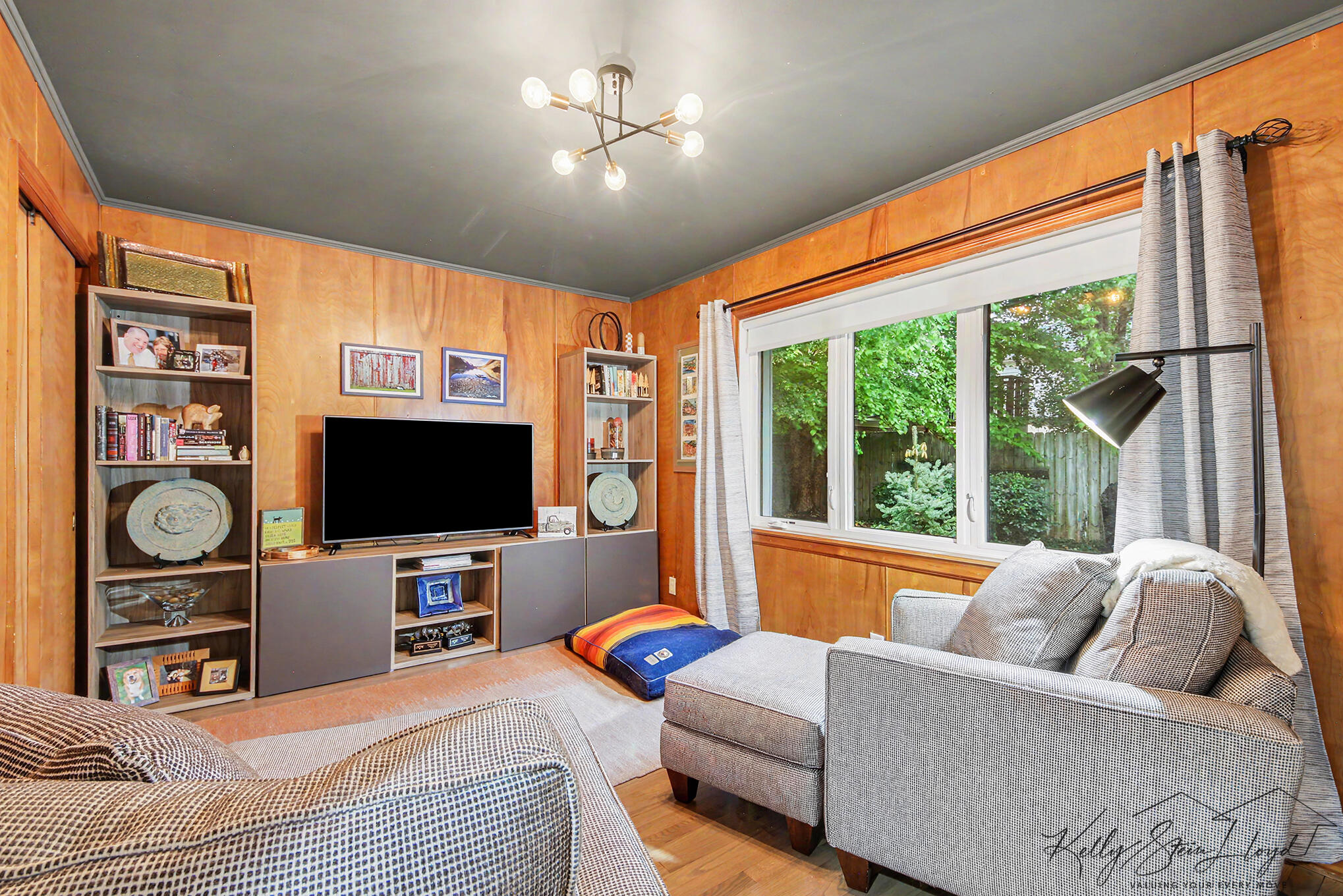 818 Iroquois Drive SE Grand Rapids MI 49506