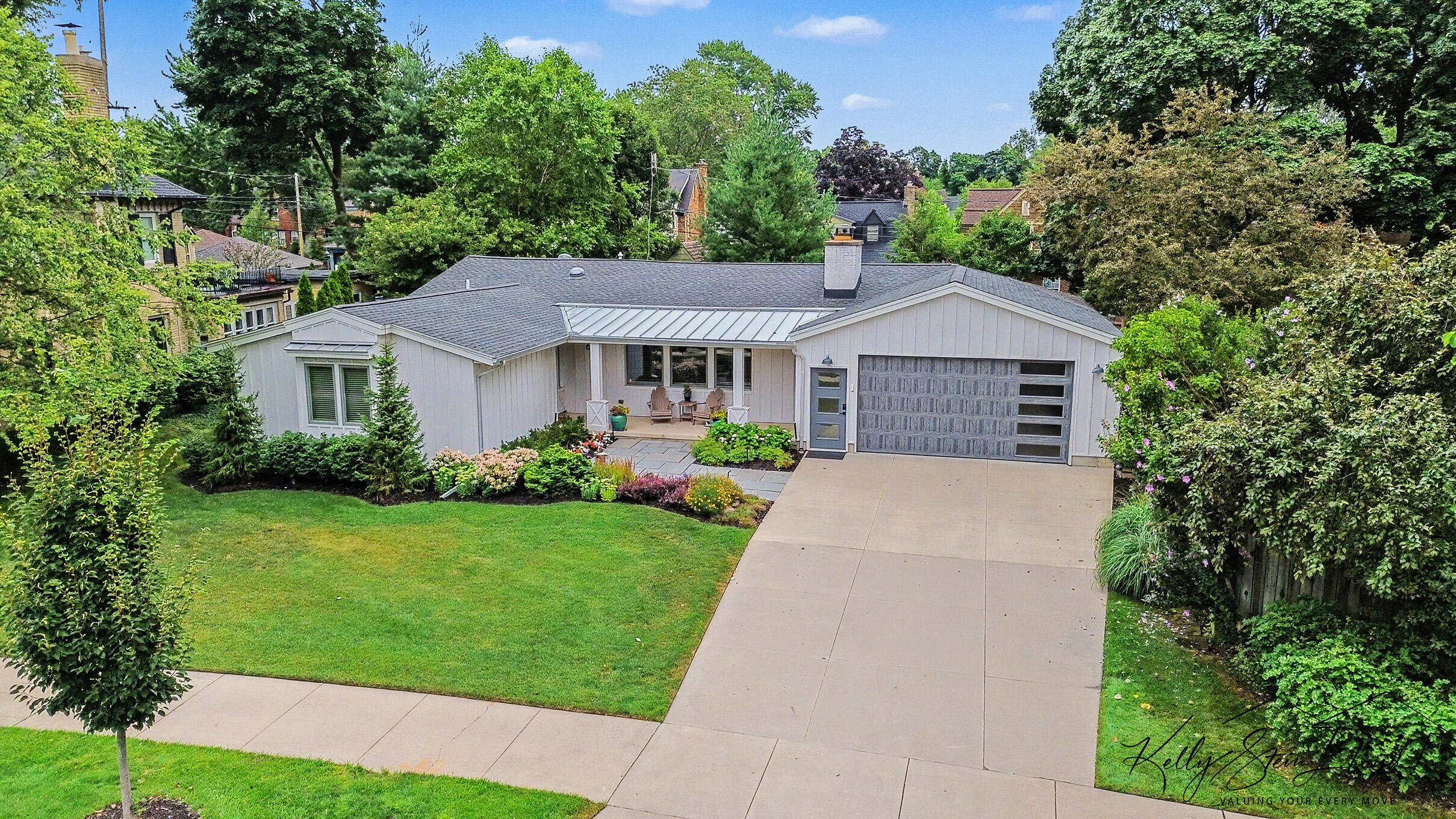 818 Iroquois Drive SE Grand Rapids MI 49506