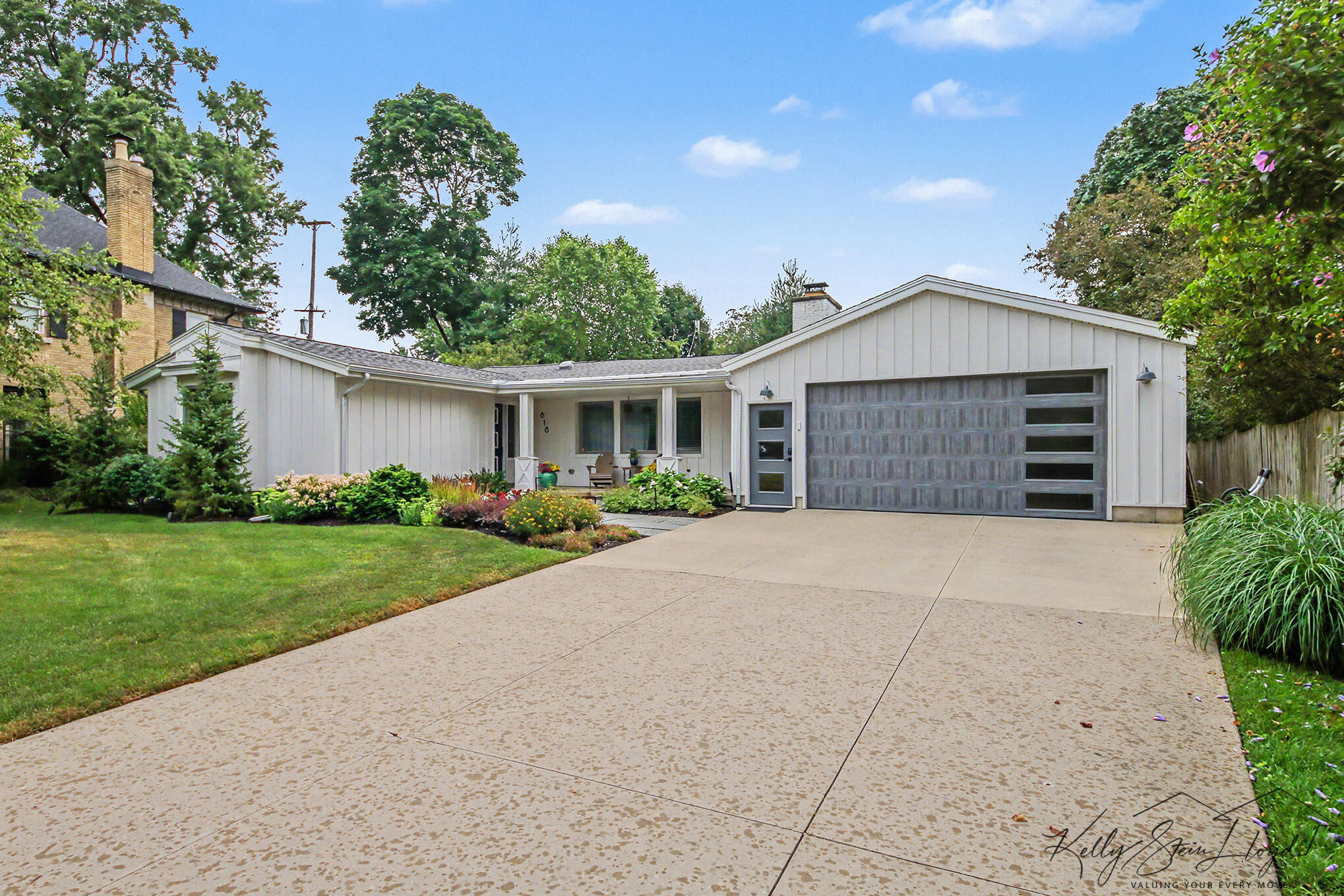 818 Iroquois Drive SE Grand Rapids MI 49506