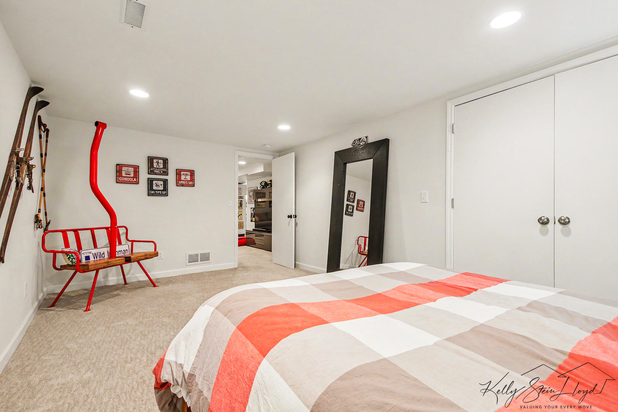 818 Iroquois Drive SE Grand Rapids MI 49506