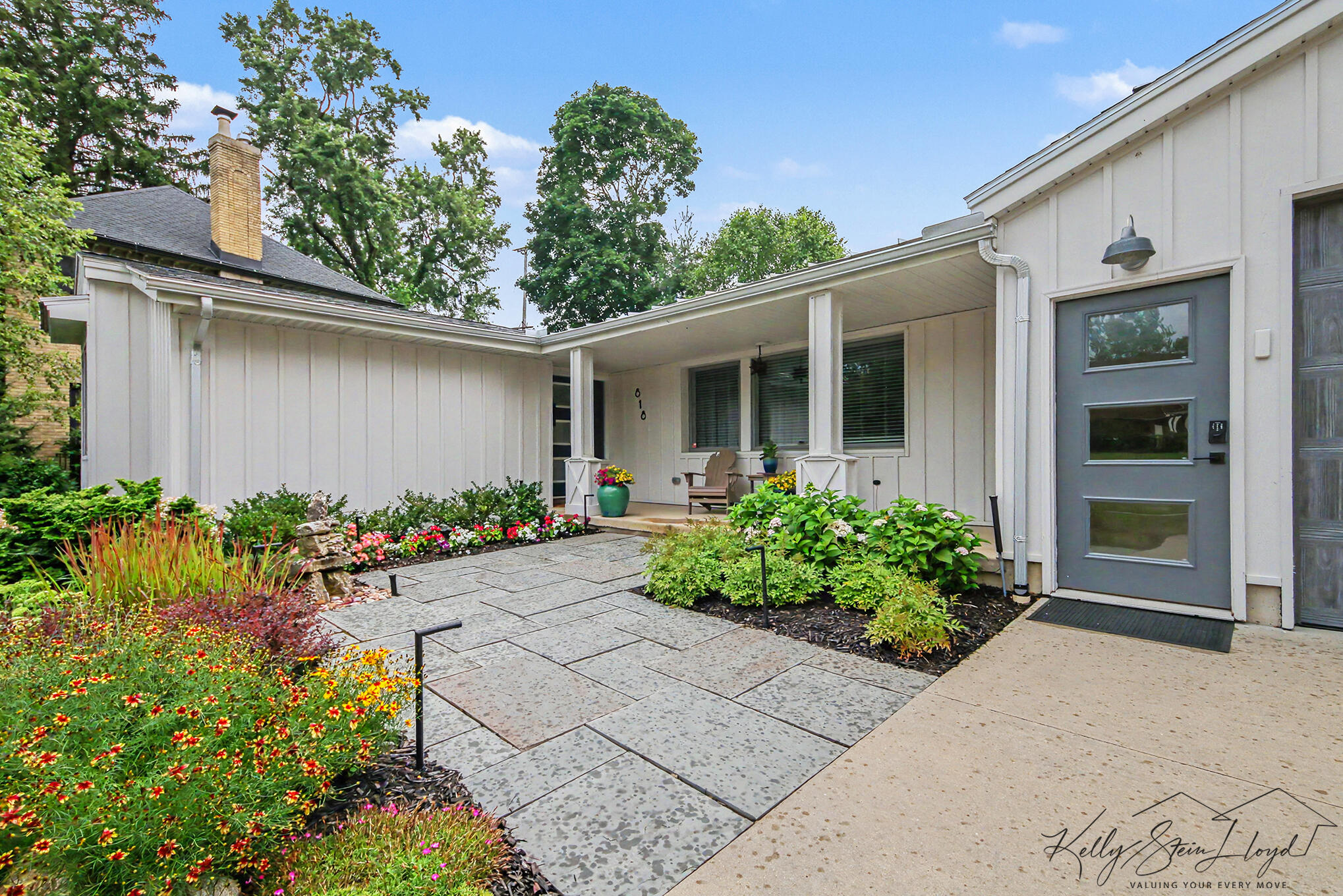 818 Iroquois Drive SE Grand Rapids MI 49506