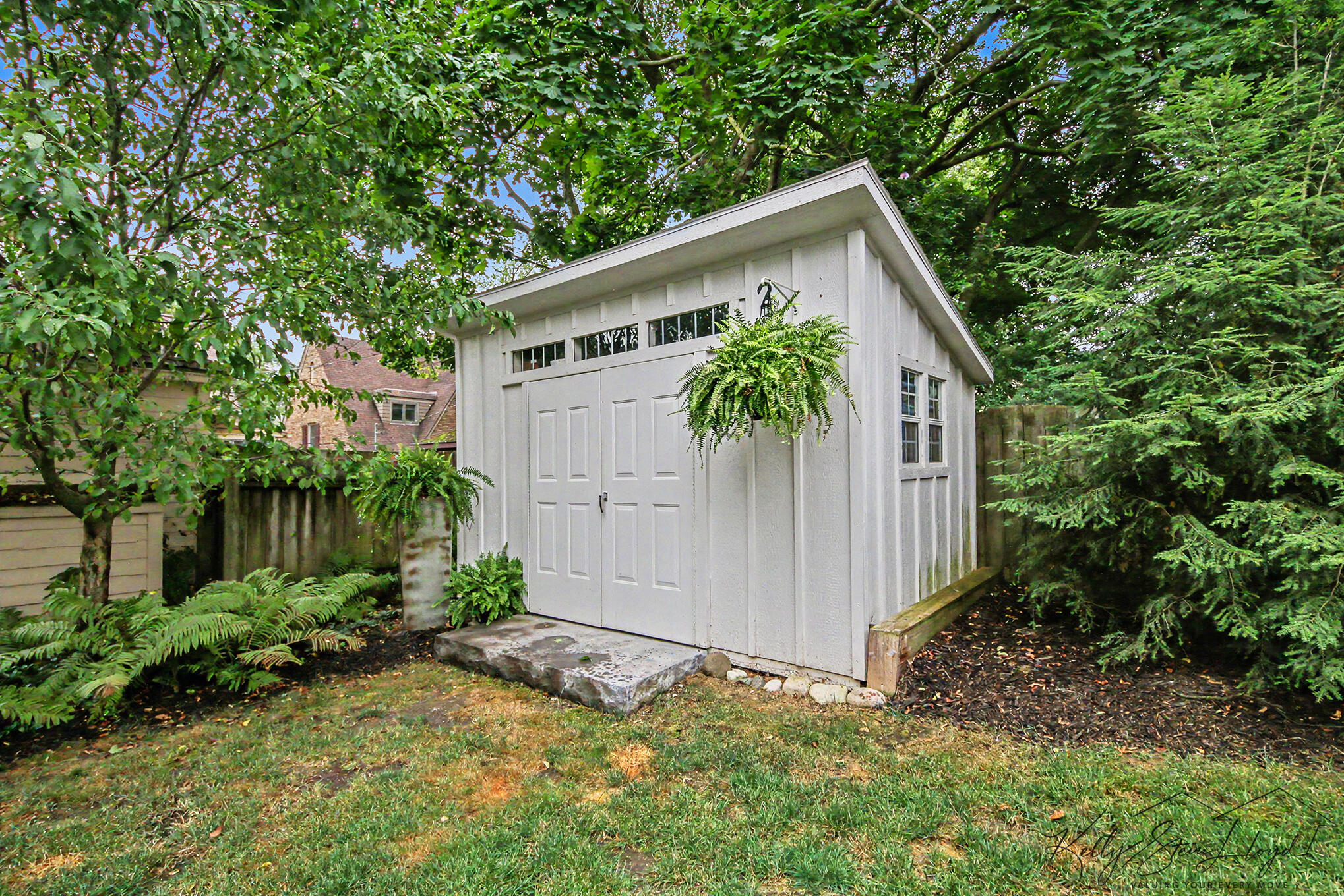 818 Iroquois Drive SE Grand Rapids MI 49506