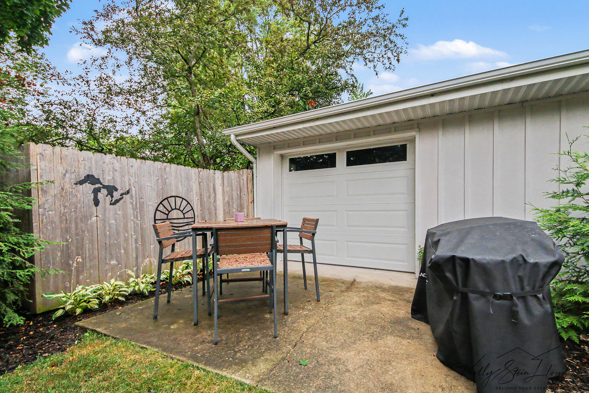 818 Iroquois Drive SE Grand Rapids MI 49506