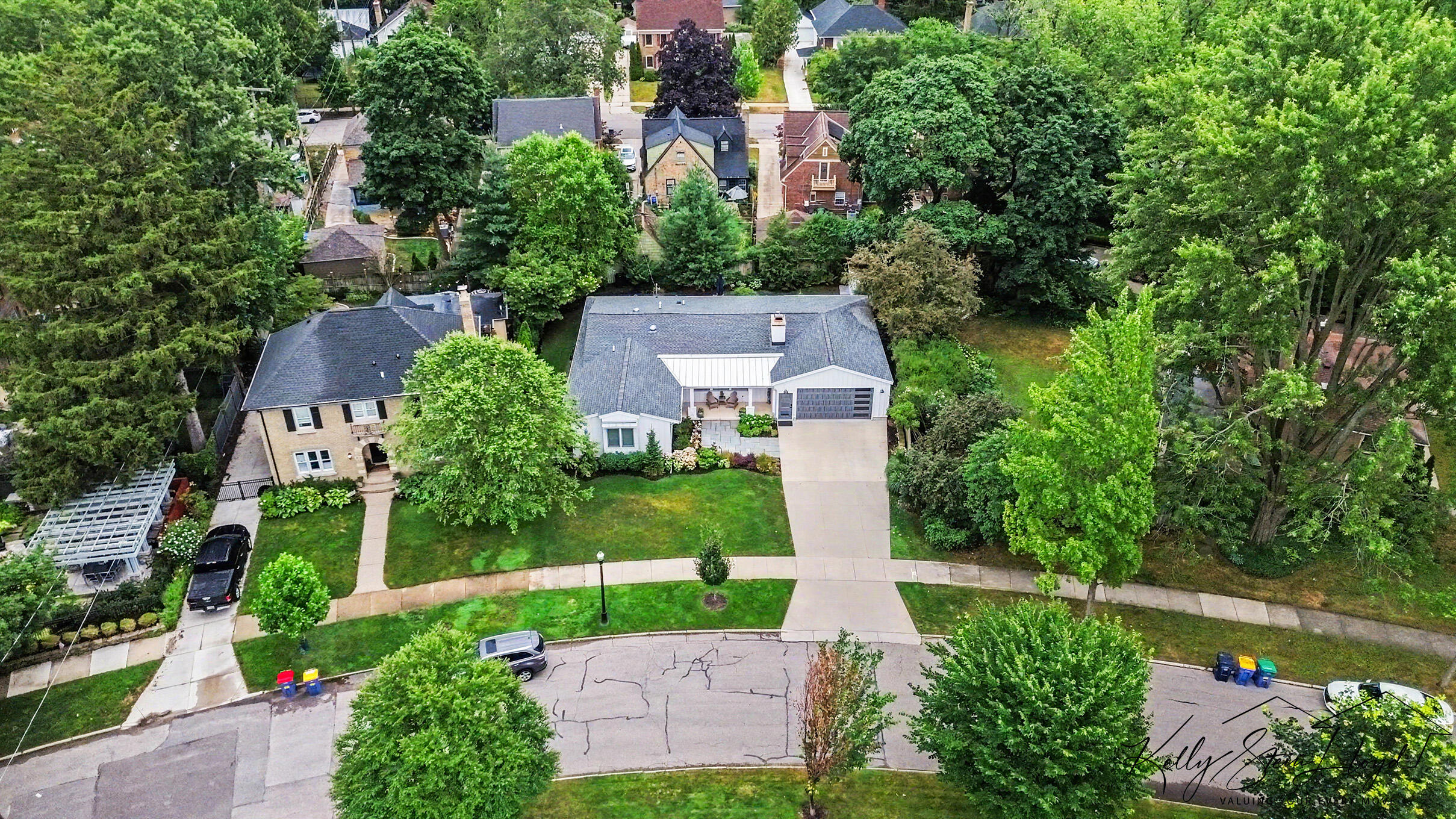 818 Iroquois Drive SE Grand Rapids MI 49506