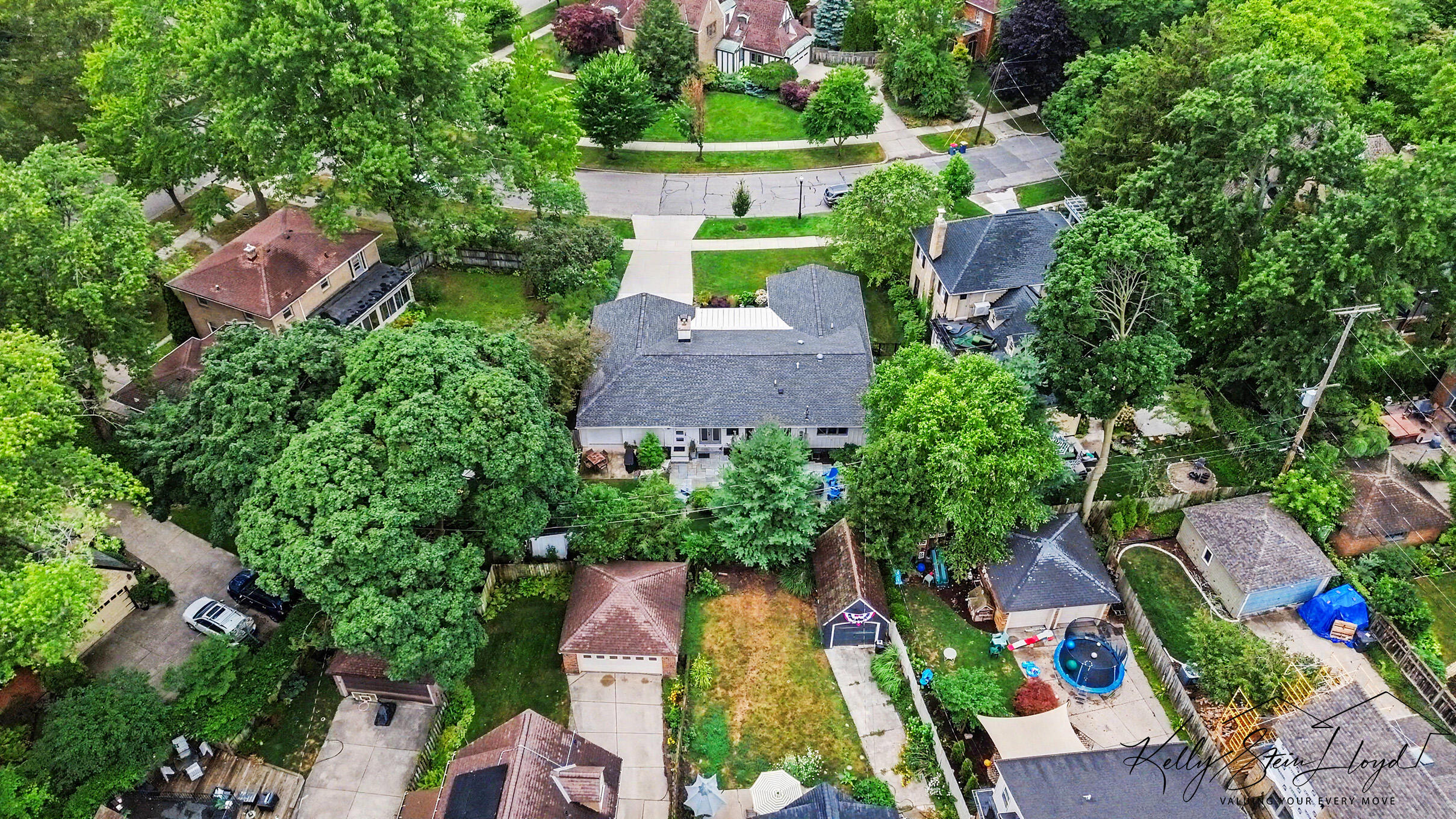 818 Iroquois Drive SE Grand Rapids MI 49506