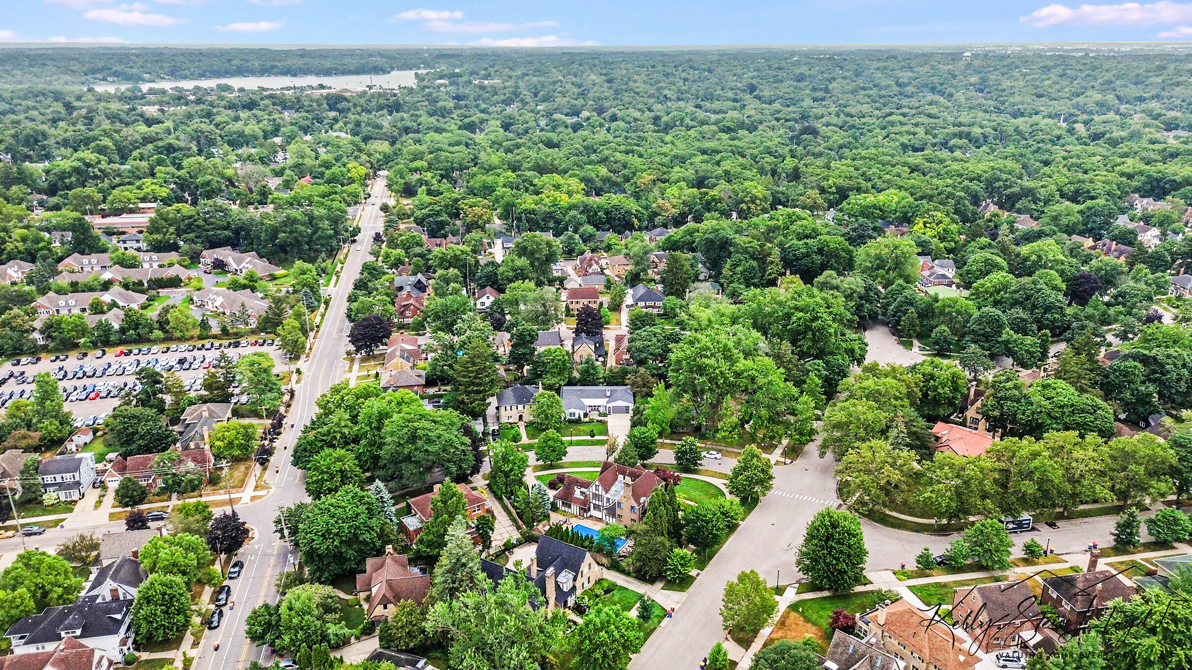 818 Iroquois Drive SE Grand Rapids MI 49506