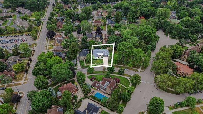 818 Iroquois Drive SE Grand Rapids MI 49506