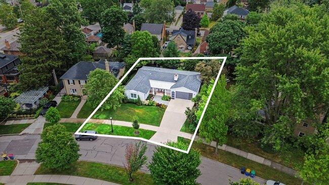 818 Iroquois Drive SE Grand Rapids MI 49506