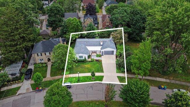 818 Iroquois Drive SE Grand Rapids MI 49506