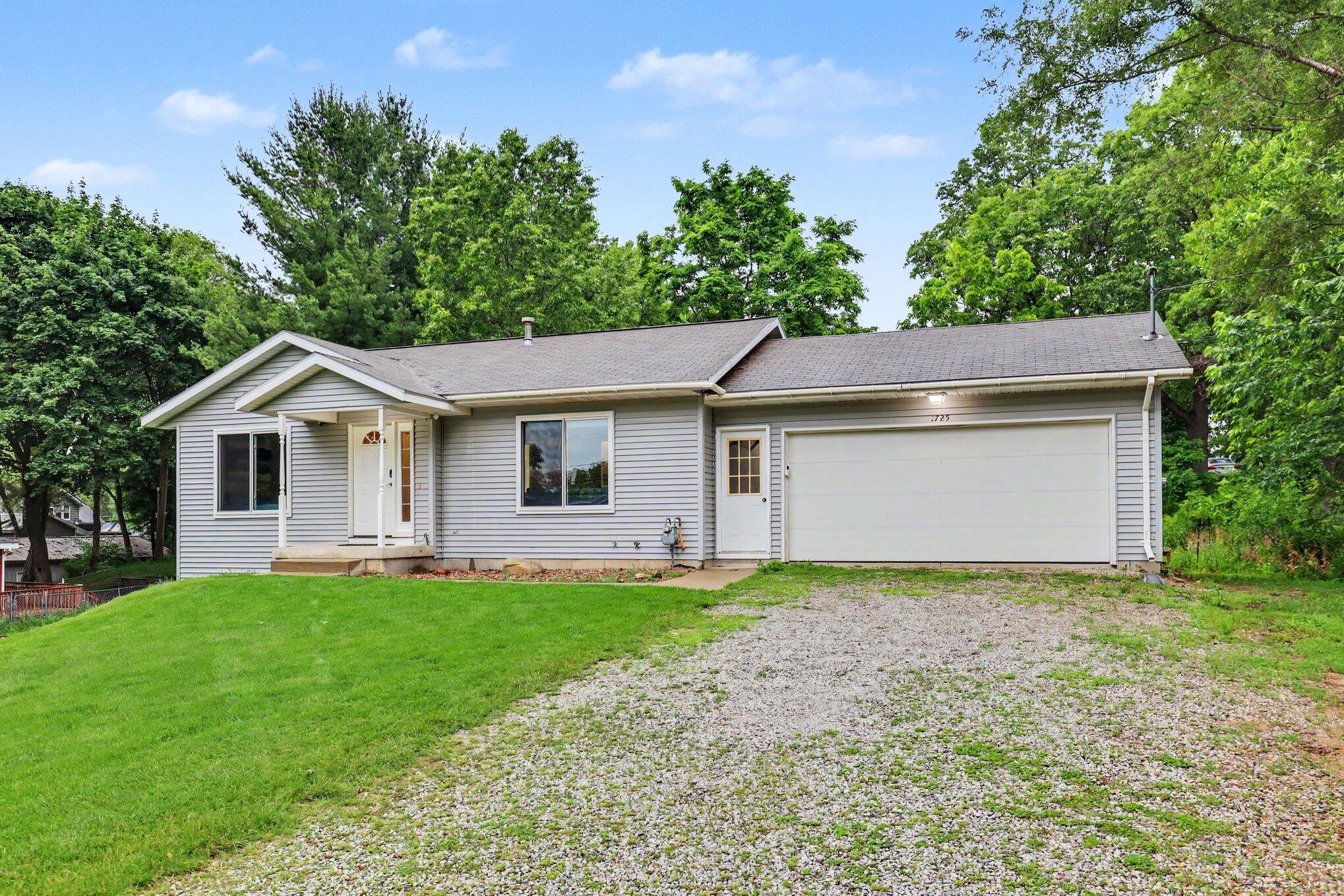 1725 Kreft Street NE Grand Rapids MI 49525