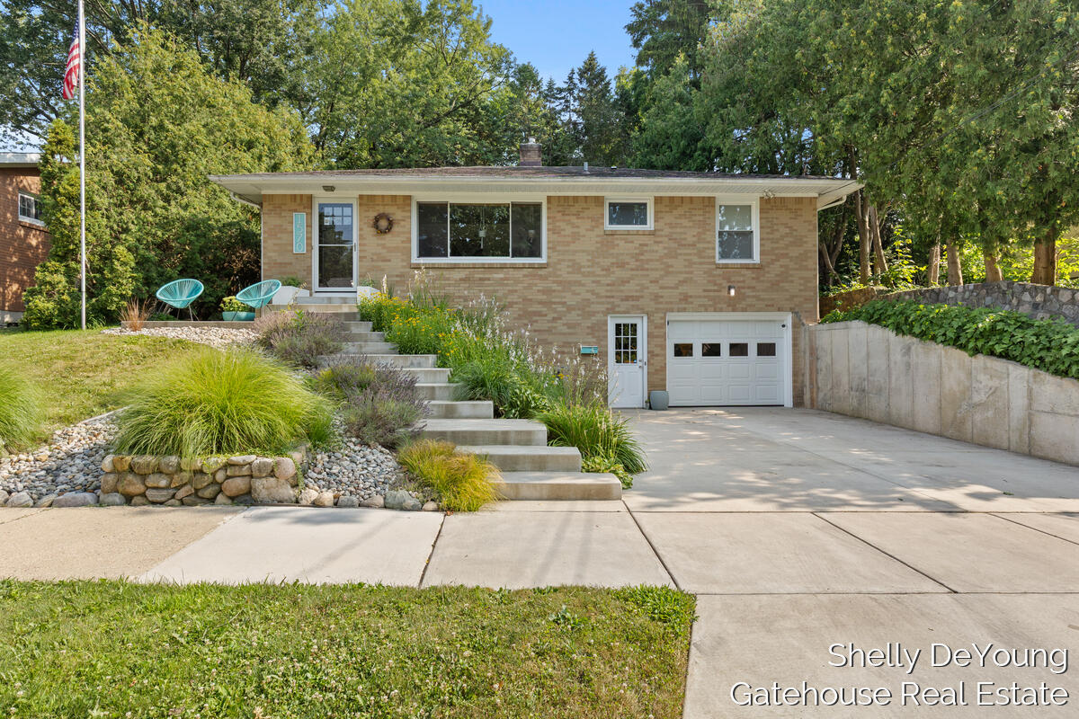 1570 E Terrace Street NE Grand Rapids MI 49503