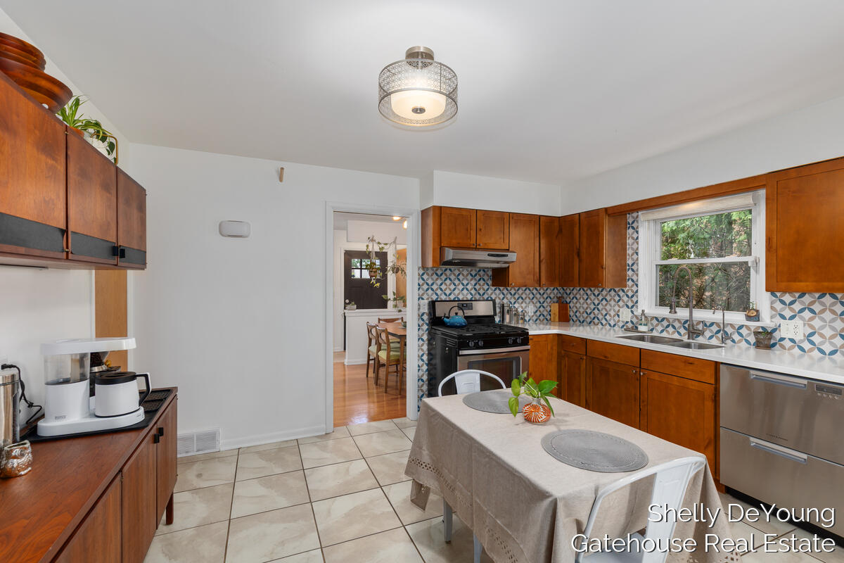 1570 E Terrace Street NE Grand Rapids MI 49503