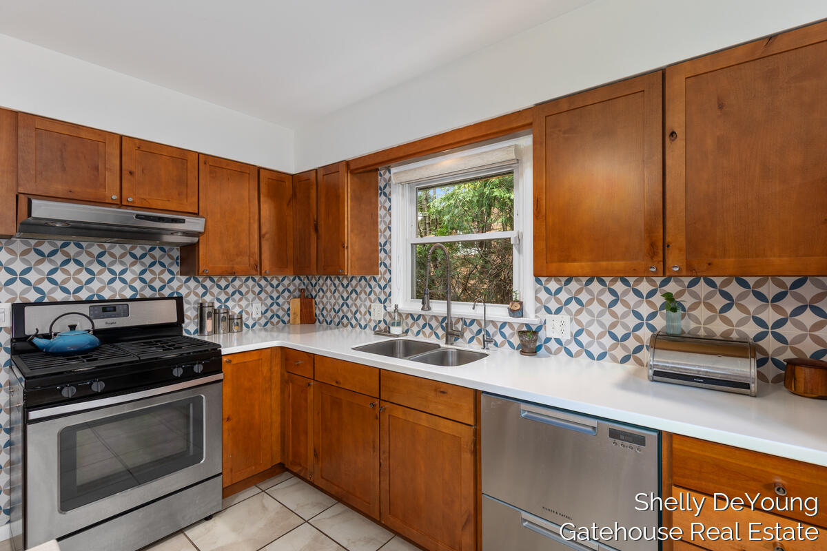 1570 E Terrace Street NE Grand Rapids MI 49503