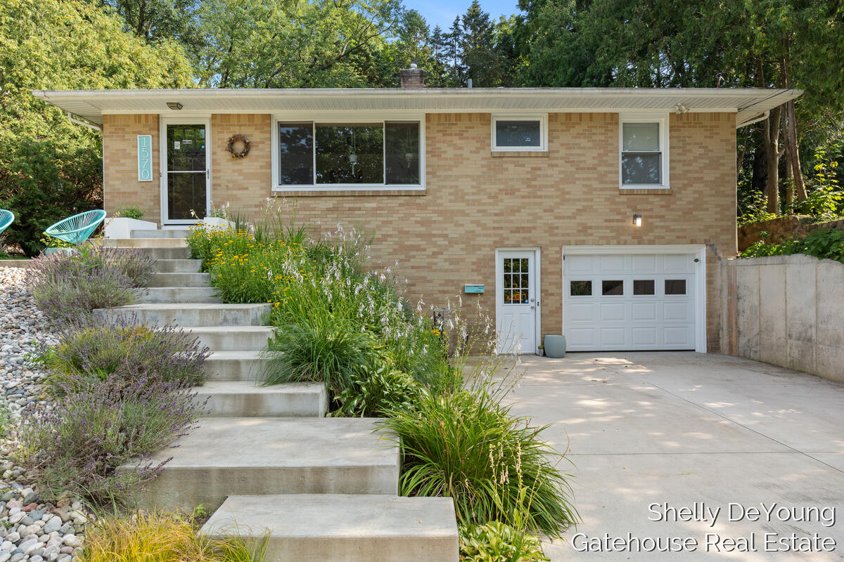 1570 E Terrace Street NE Grand Rapids MI 49503