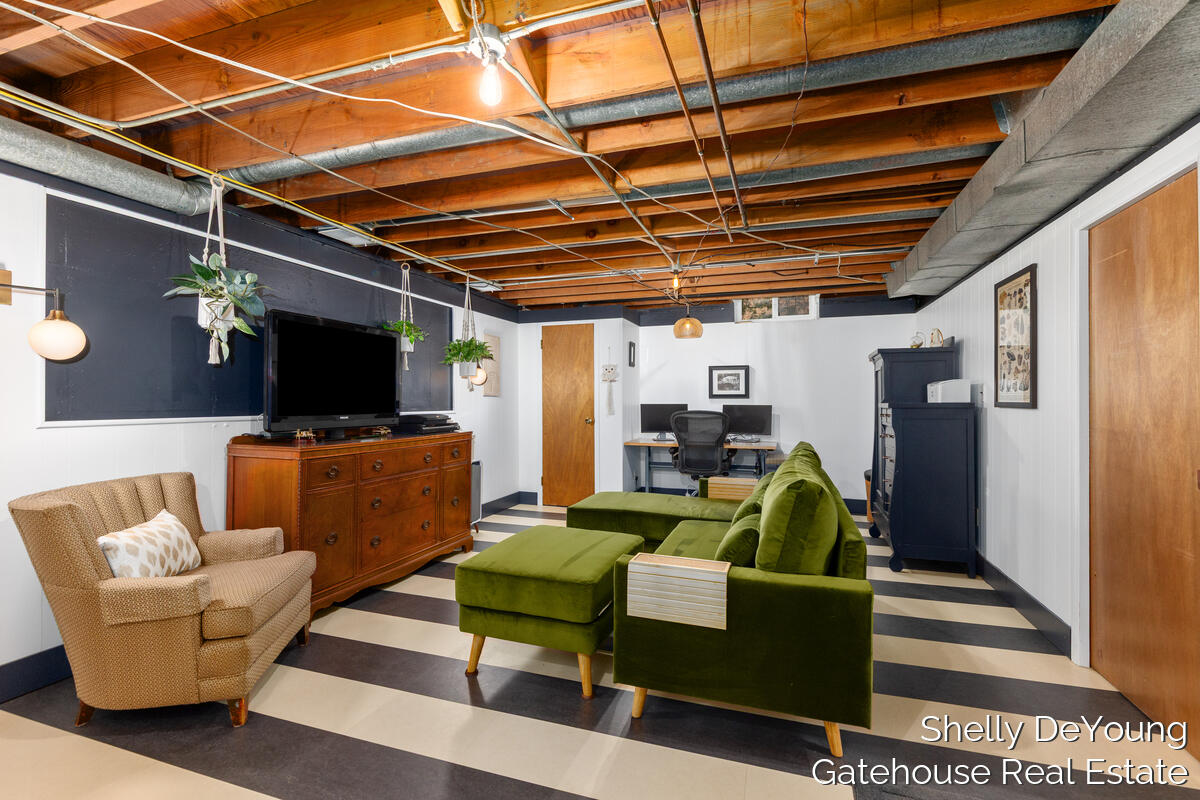 1570 E Terrace Street NE Grand Rapids MI 49503