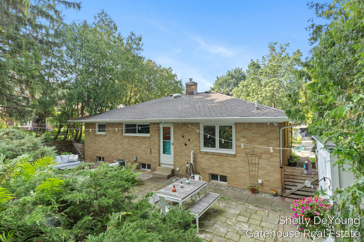 1570 E Terrace Street NE Grand Rapids MI 49503