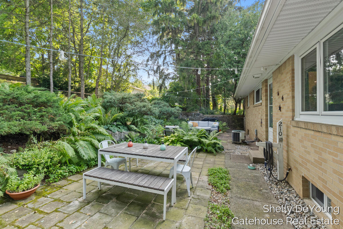 1570 E Terrace Street NE Grand Rapids MI 49503