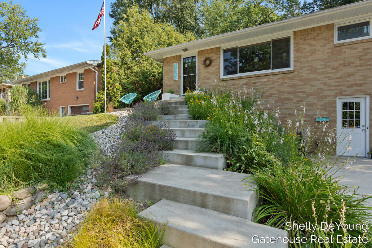 1570 E Terrace Street NE Grand Rapids MI 49503