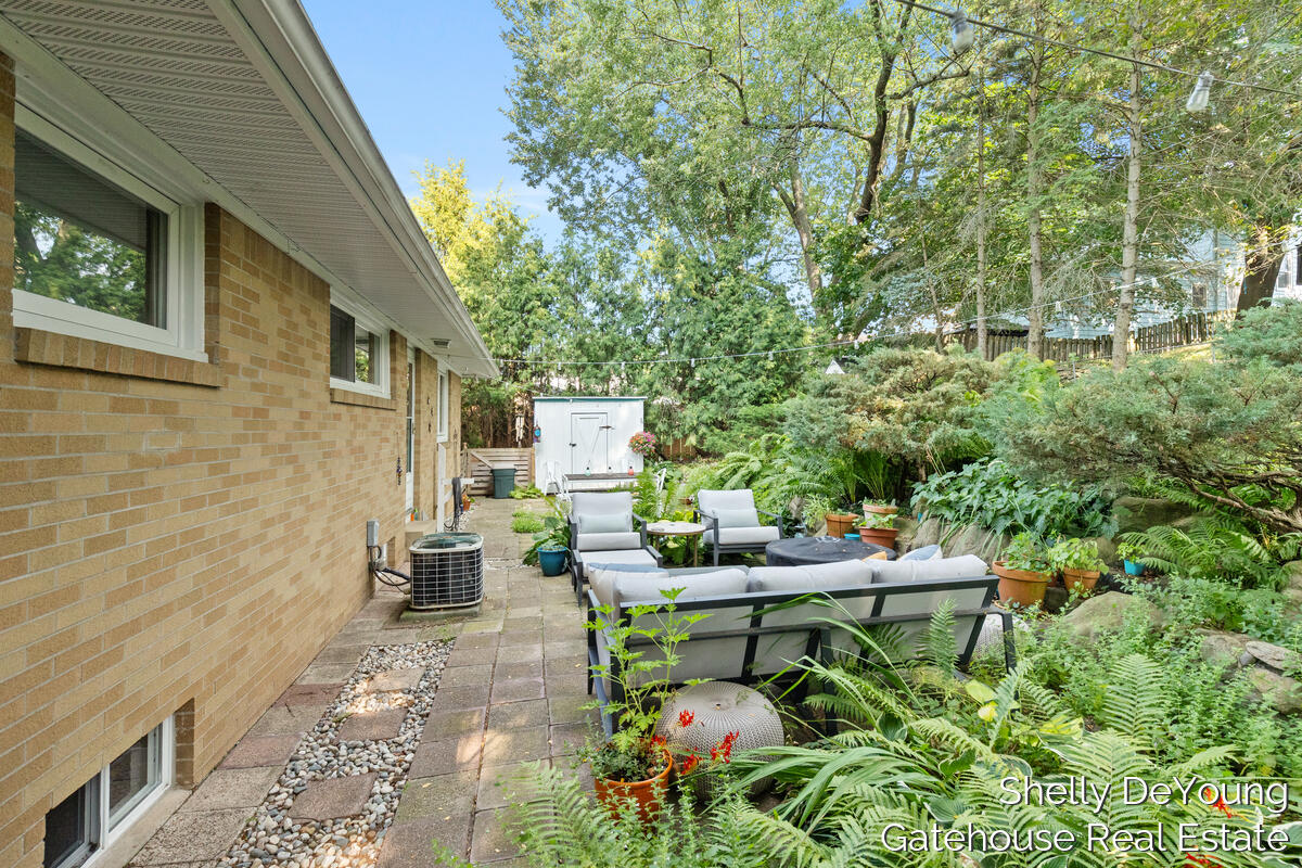 1570 E Terrace Street NE Grand Rapids MI 49503