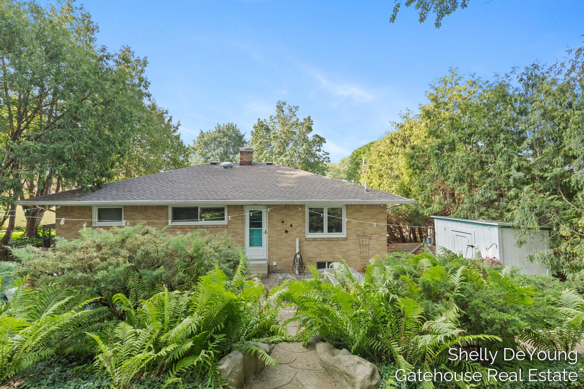 1570 E Terrace Street NE Grand Rapids MI 49503