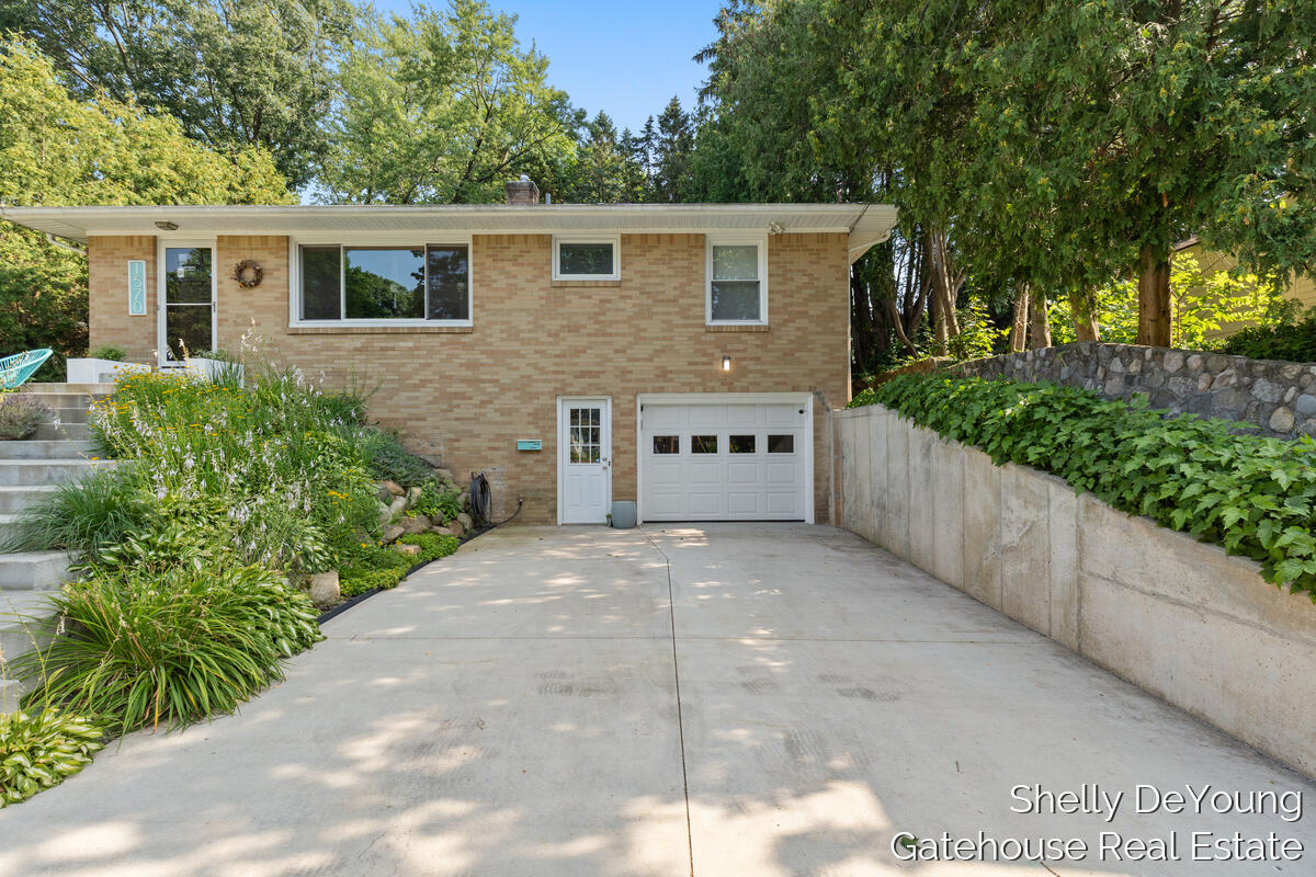 1570 E Terrace Street NE Grand Rapids MI 49503