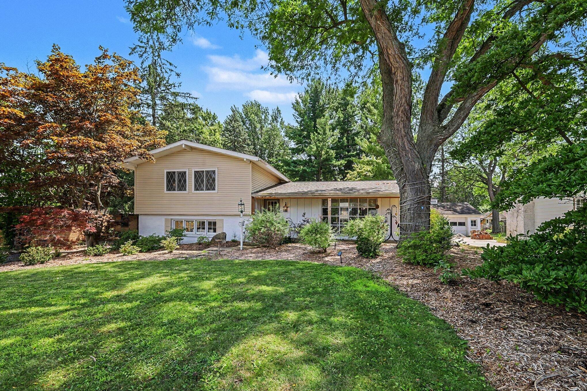 1846 Eastbrook Street SE Grand Rapids MI 49508