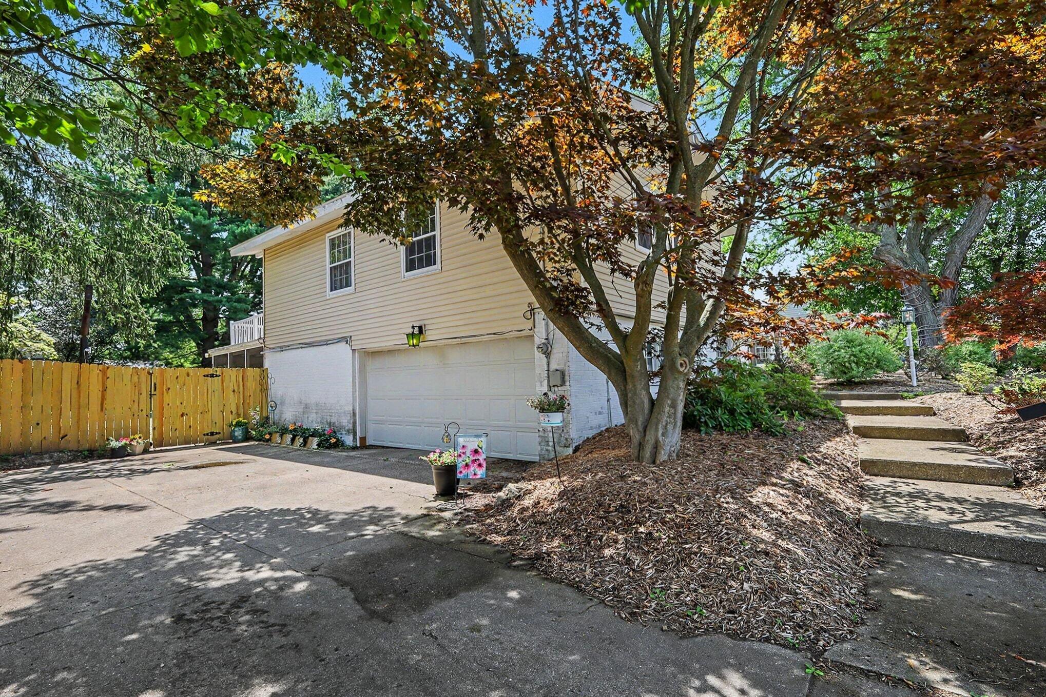 1846 Eastbrook Street SE Grand Rapids MI 49508