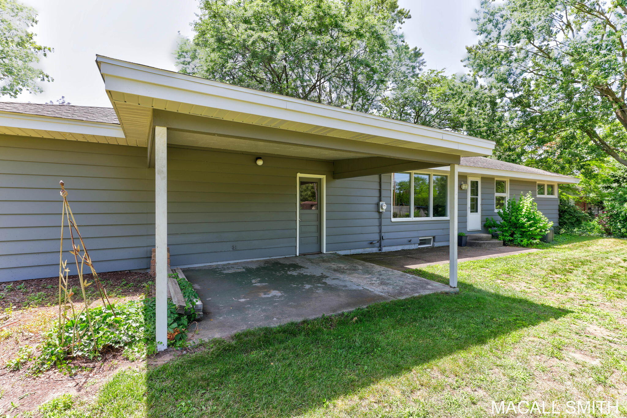 339 Wildwood Drive Holland MI 49423