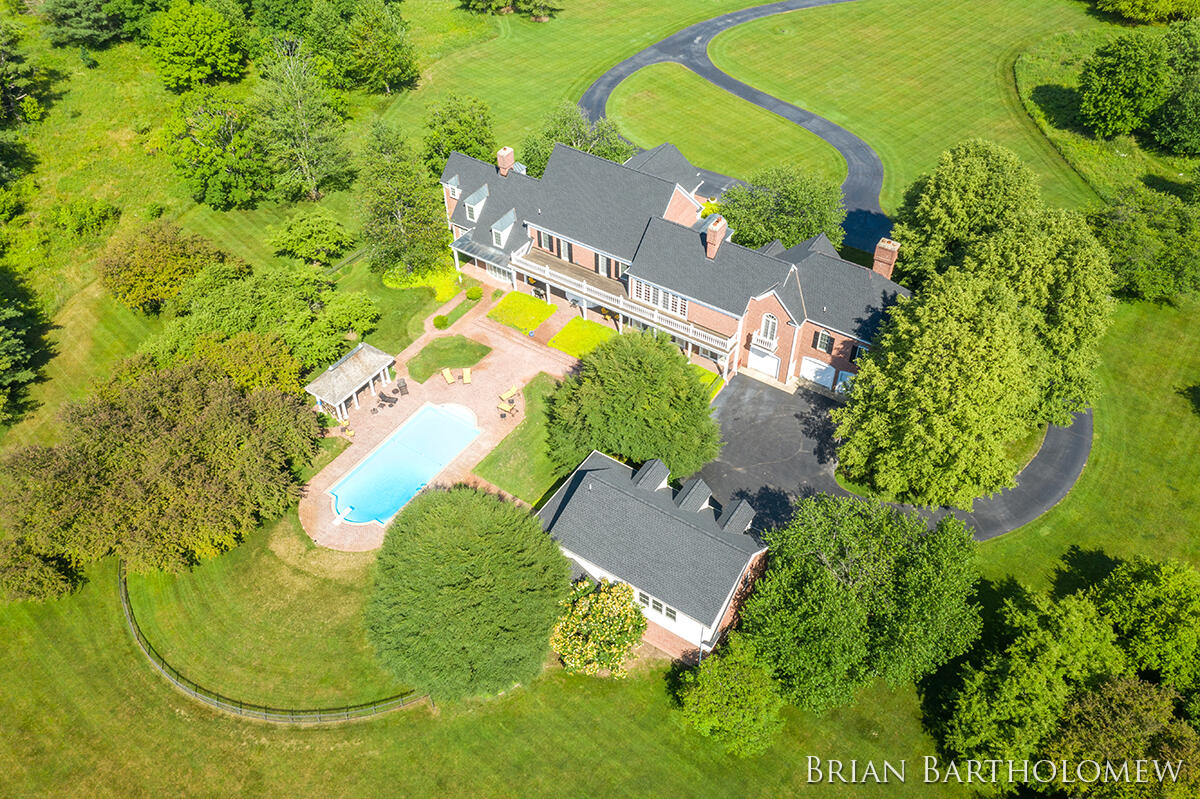 560 Saddlebrook Drive NE Ada MI 49301
