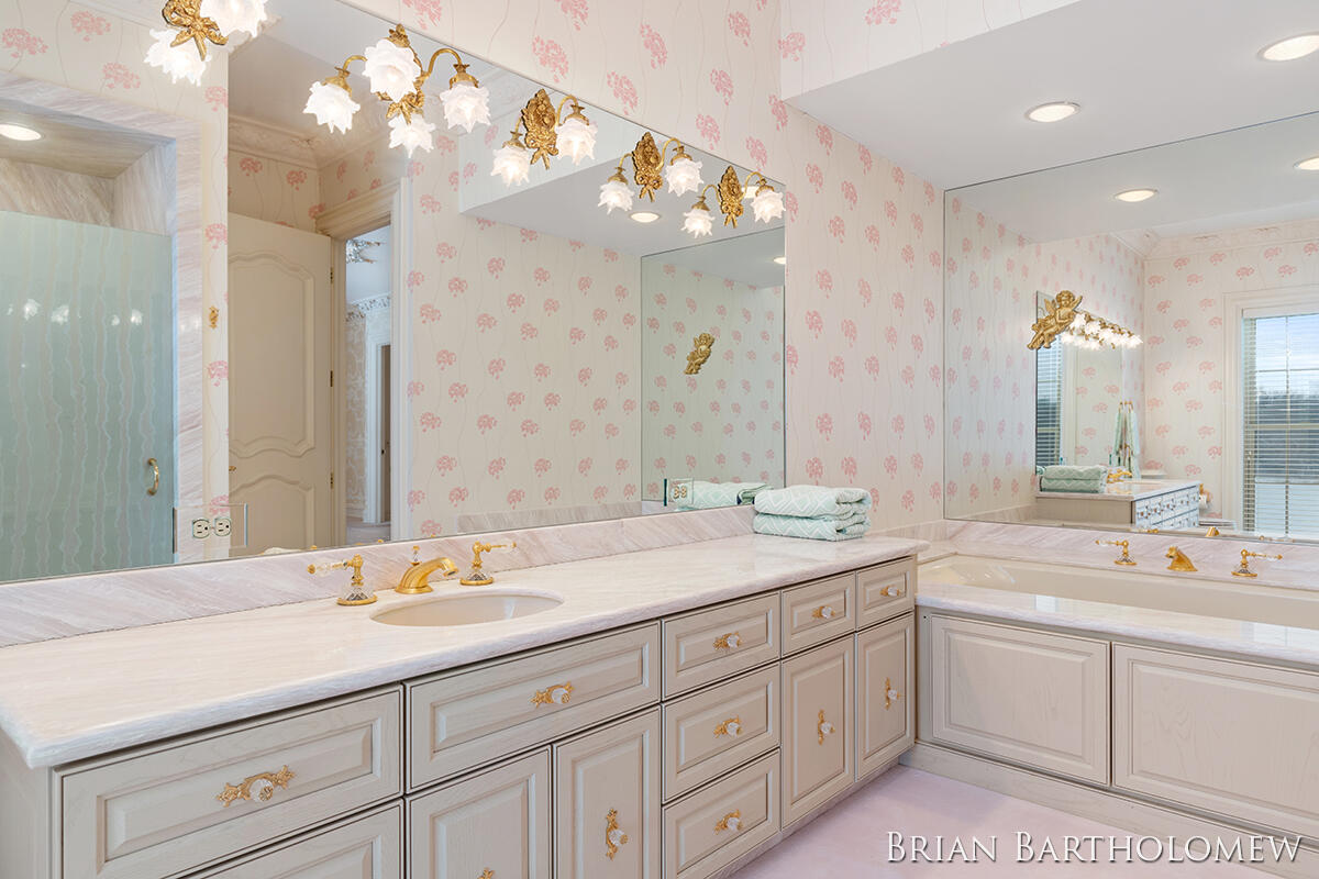 560 Saddlebrook Drive NE Ada MI 49301