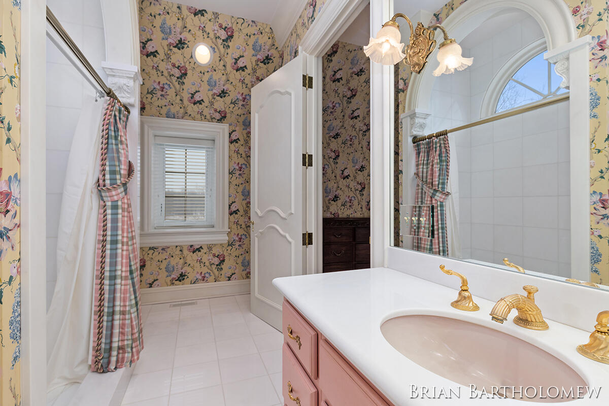 560 Saddlebrook Drive NE Ada MI 49301
