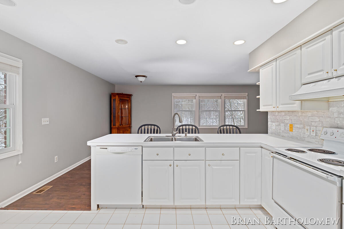 560 Saddlebrook Drive NE Ada MI 49301