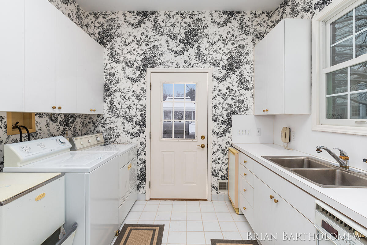 560 Saddlebrook Drive NE Ada MI 49301