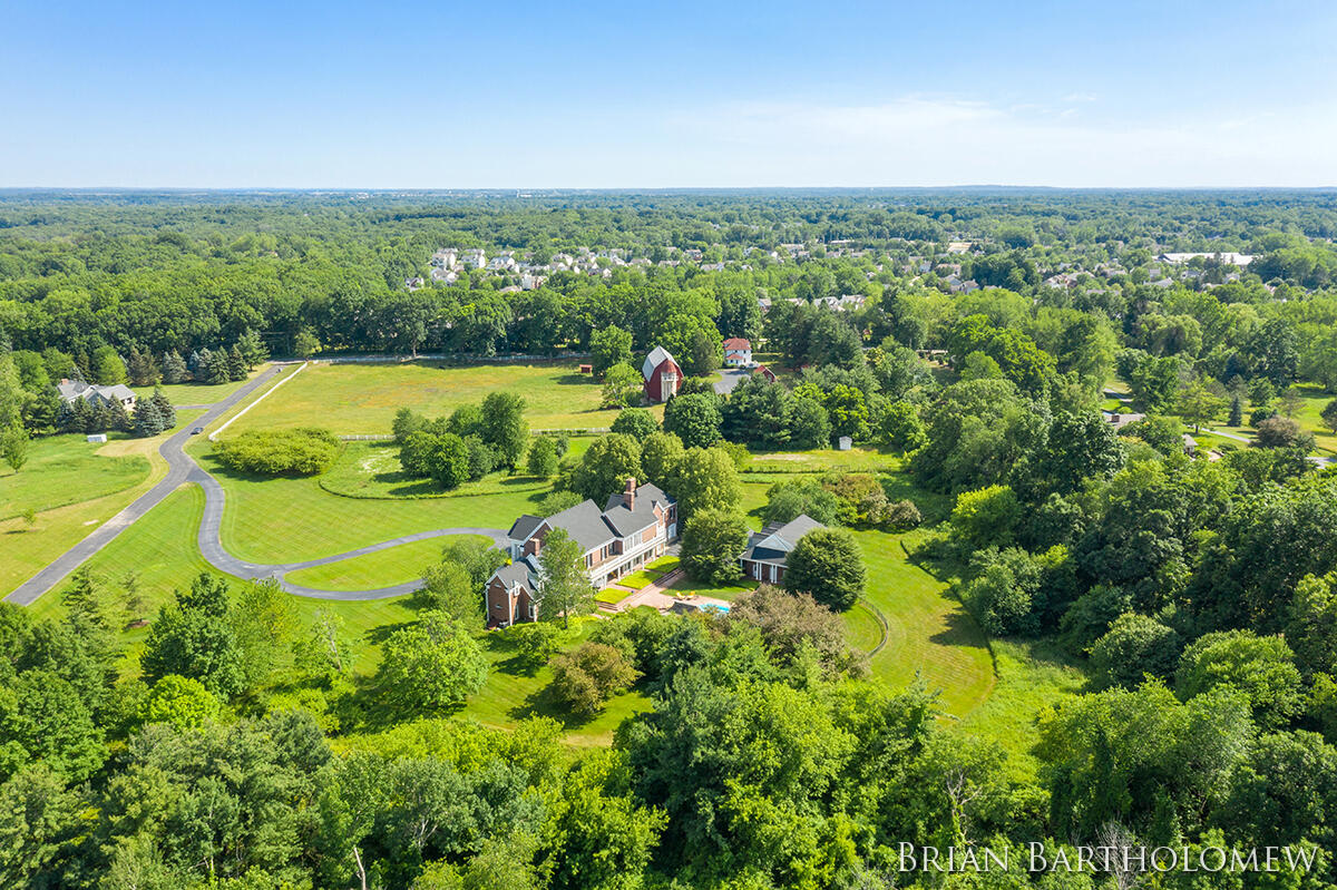 560 Saddlebrook Drive NE Ada MI 49301