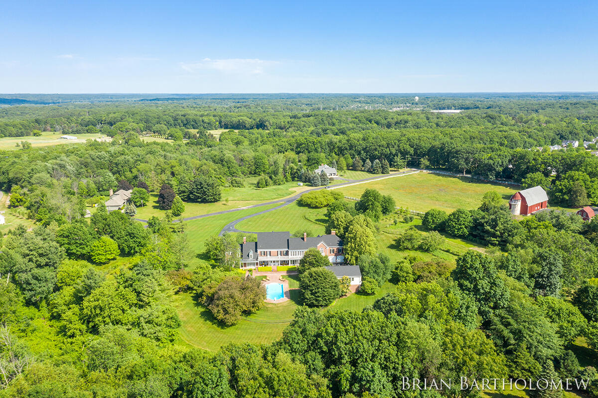 560 Saddlebrook Drive NE Ada MI 49301