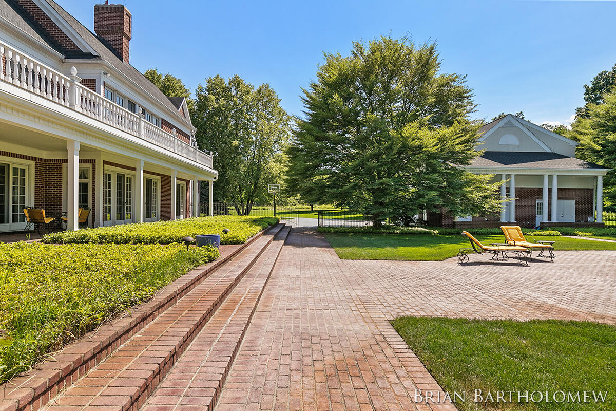 560 Saddlebrook Drive NE Ada MI 49301